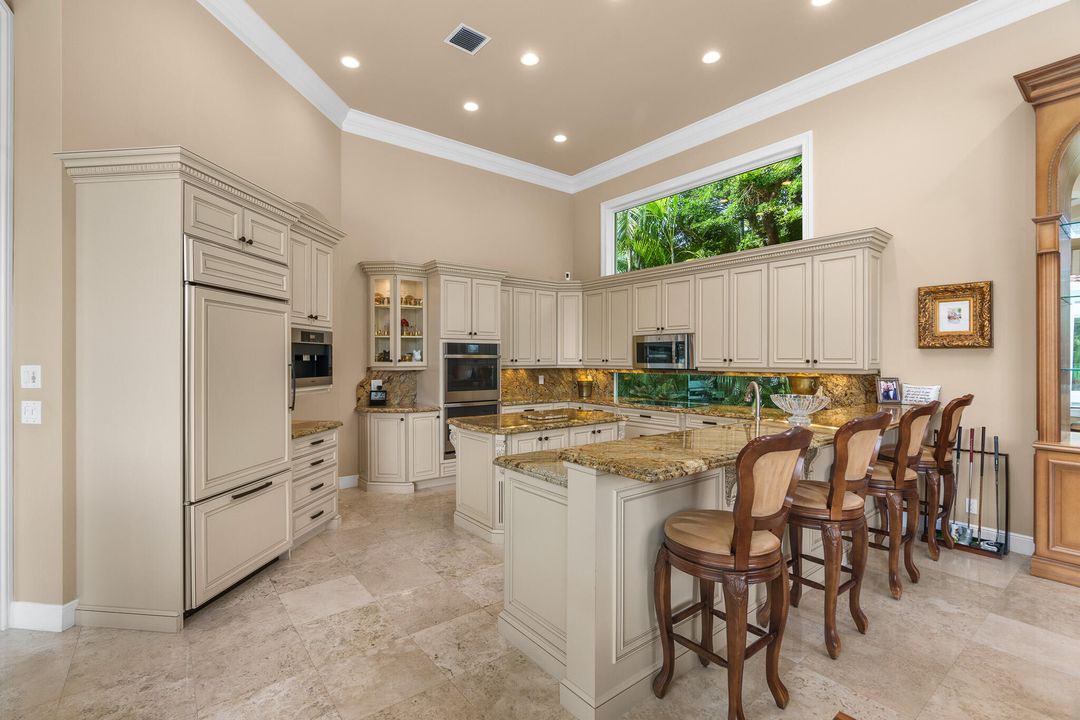 Под контрактом: $3,500,000 (3 спален, 3 ванн, 3571 Квадратных фут)