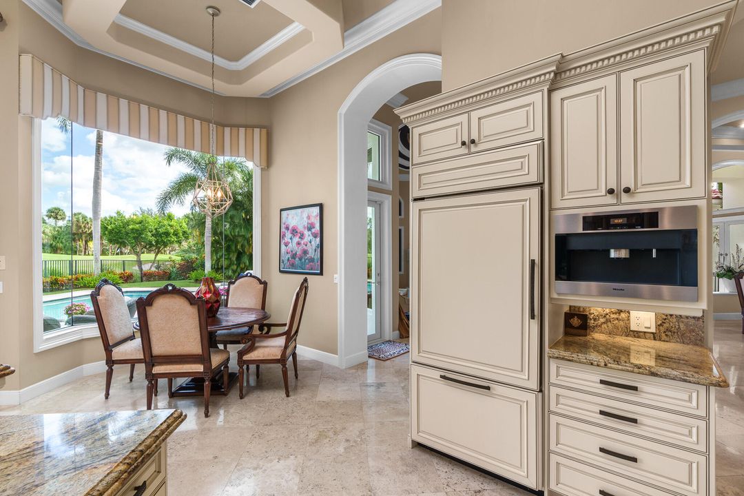 Под контрактом: $3,500,000 (3 спален, 3 ванн, 3571 Квадратных фут)