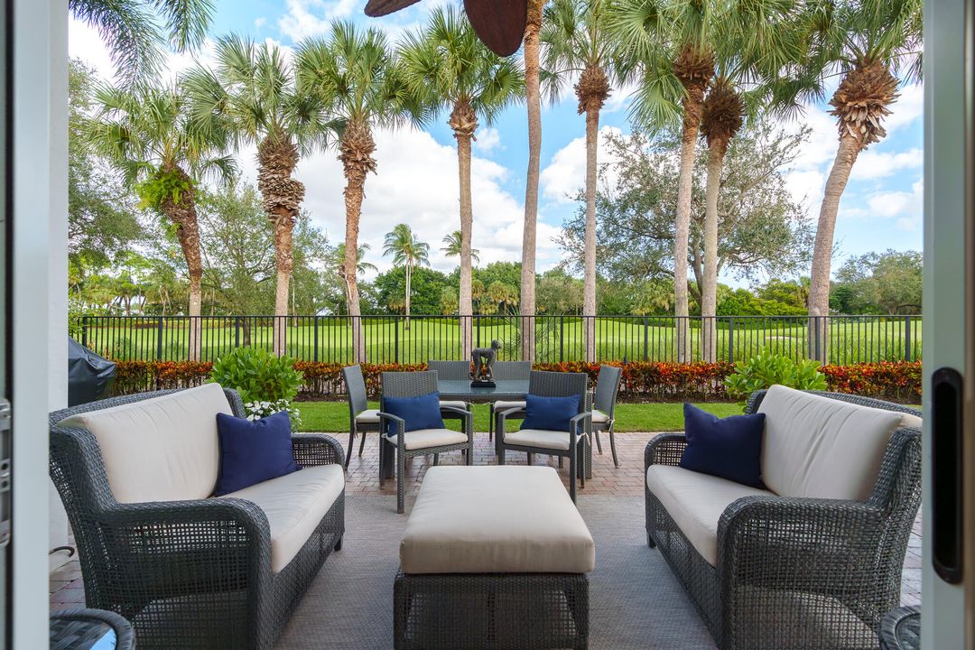 Под контрактом: $3,500,000 (3 спален, 3 ванн, 3571 Квадратных фут)