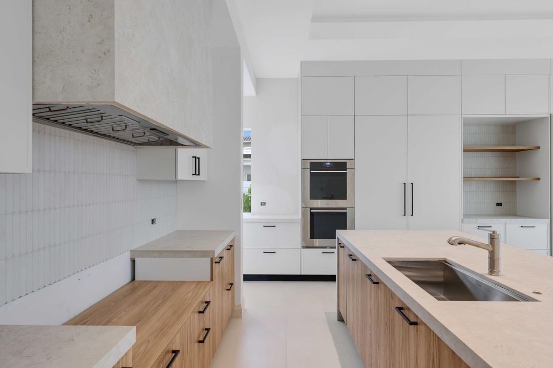 For Sale: $6,250,000 (5 beds, 5 baths, 5641 Square Feet)