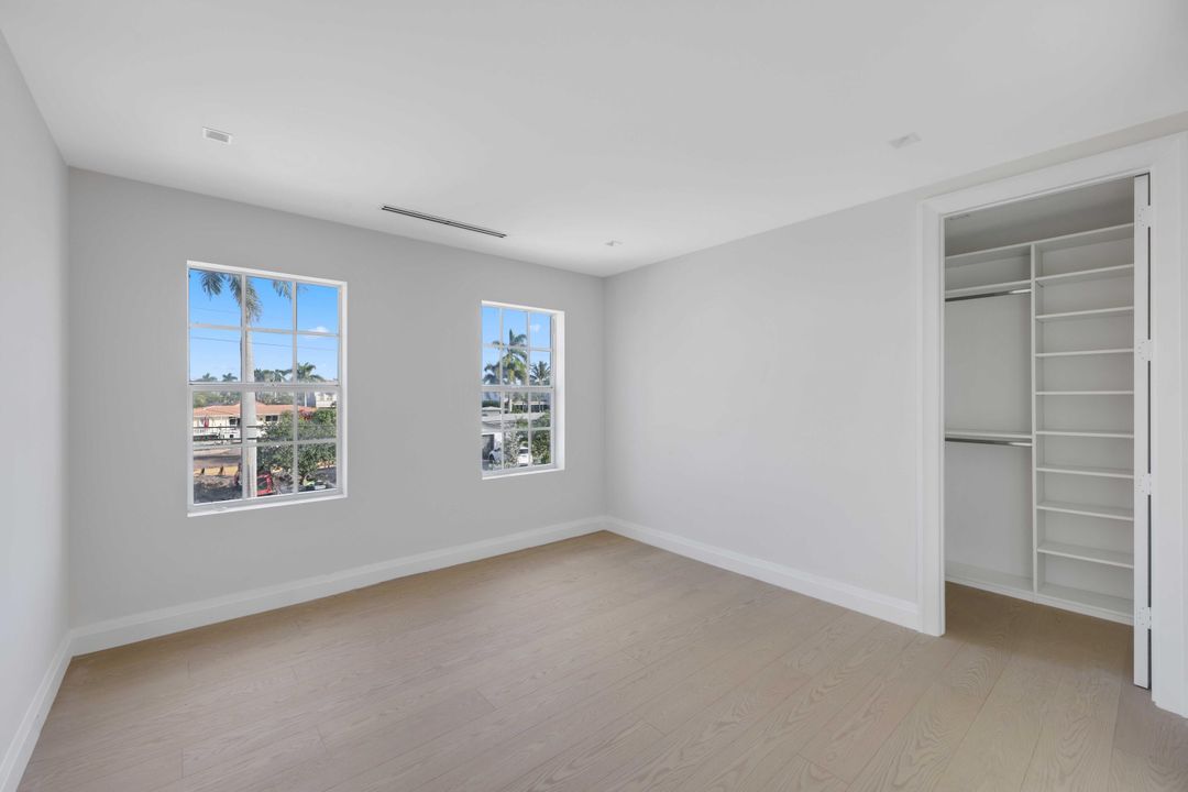 For Sale: $6,250,000 (5 beds, 5 baths, 5641 Square Feet)