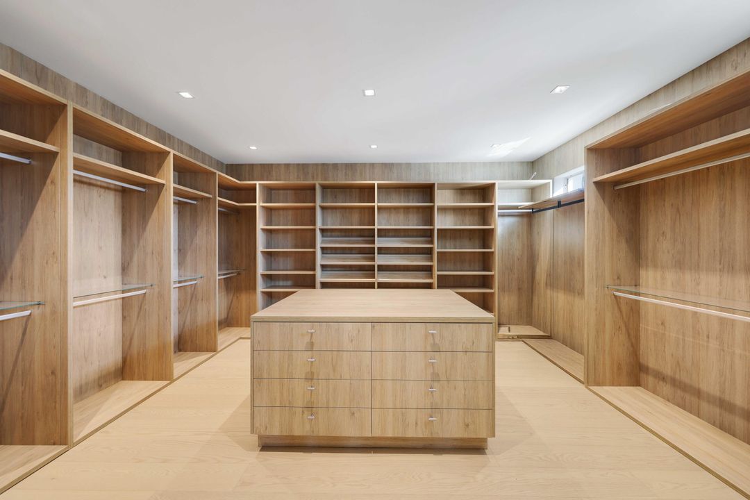 For Sale: $6,250,000 (5 beds, 5 baths, 5641 Square Feet)