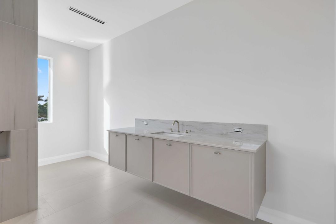 For Sale: $6,250,000 (5 beds, 5 baths, 5641 Square Feet)