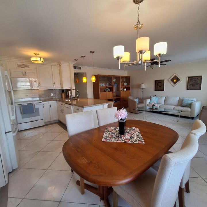 For Sale: $298,500 (2 beds, 2 baths, 1008 Square Feet)