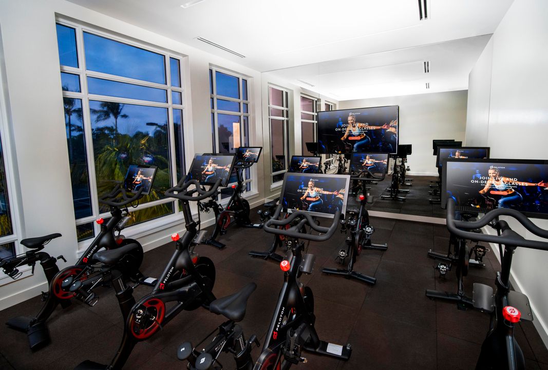 Под контрактом: $3,500,000 (3 спален, 3 ванн, 3571 Квадратных фут)