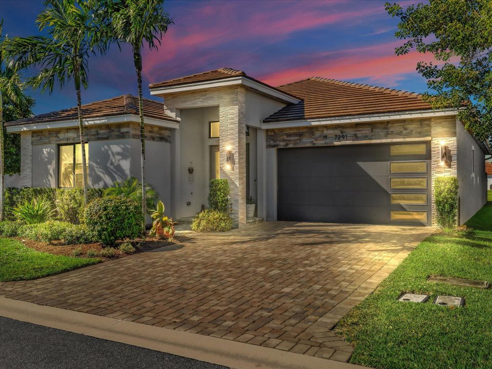 待售: $875,000 (3 贝兹, 2 浴室, 2105 平方英尺)