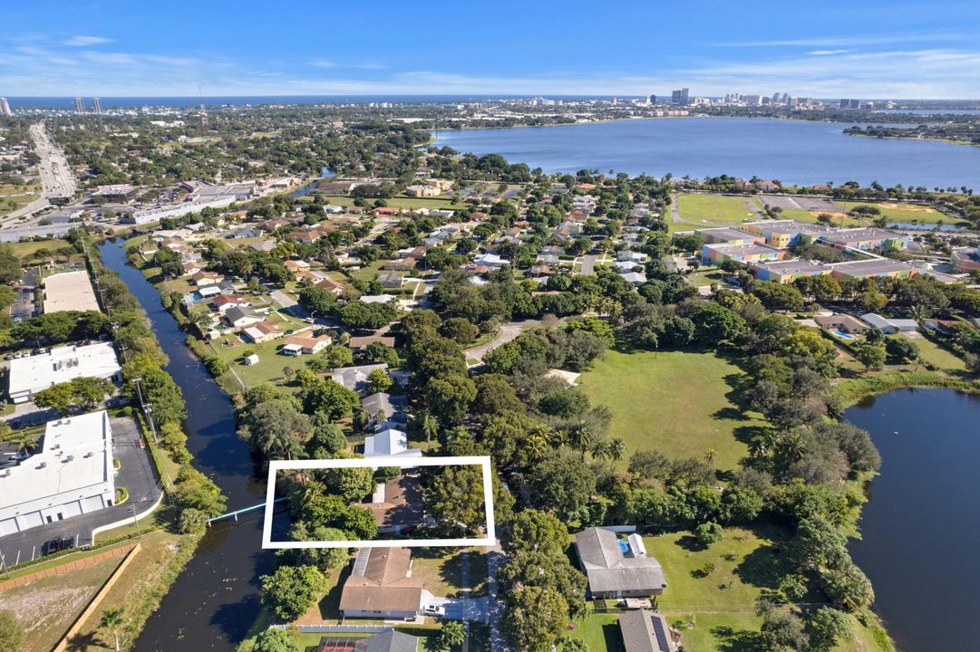 Active With Contract: $515,000 (4 beds, 2 baths, 1514 Square Feet)