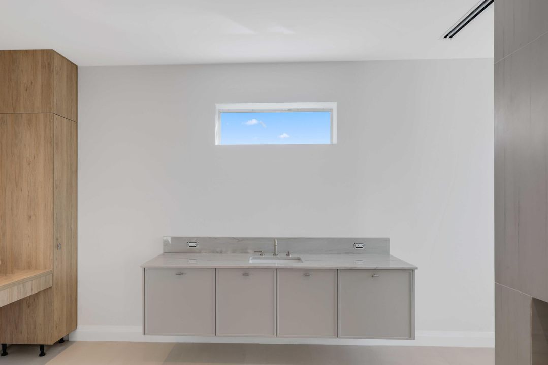 For Sale: $6,250,000 (5 beds, 5 baths, 5641 Square Feet)