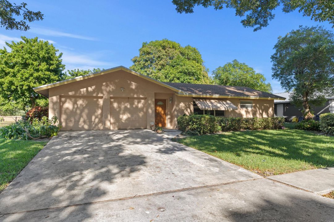 Active With Contract: $515,000 (4 beds, 2 baths, 1514 Square Feet)