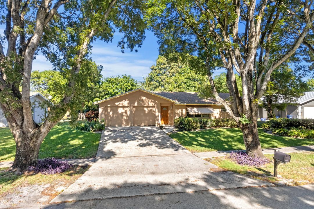 Active With Contract: $515,000 (4 beds, 2 baths, 1514 Square Feet)