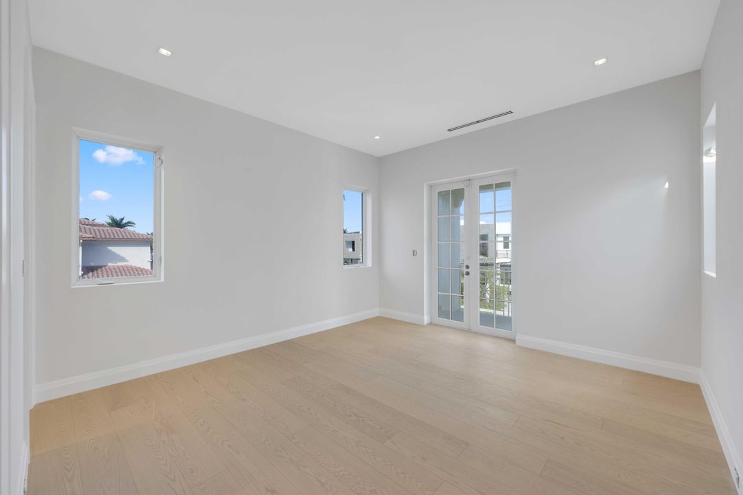 For Sale: $6,250,000 (5 beds, 5 baths, 5641 Square Feet)