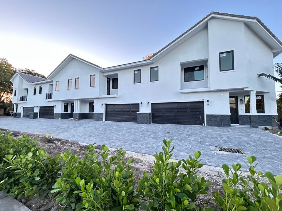 Active With Contract: $599,000 (4 beds, 3 baths, 1735 Square Feet)