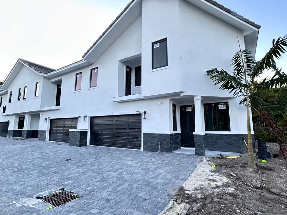 Active With Contract: $599,000 (4 beds, 3 baths, 1735 Square Feet)