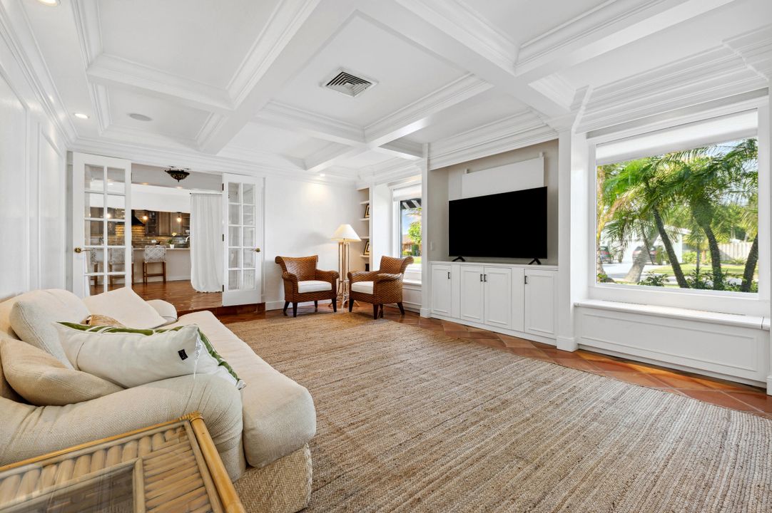 For Sale: $1,550,000 (3 beds, 2 baths, 1968 Square Feet)