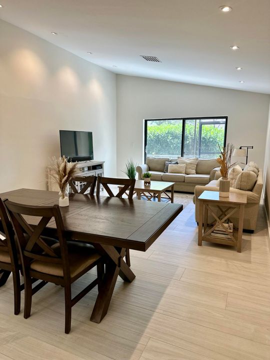 For Rent: $3,500 (3 beds, 2 baths, 1698 Square Feet)