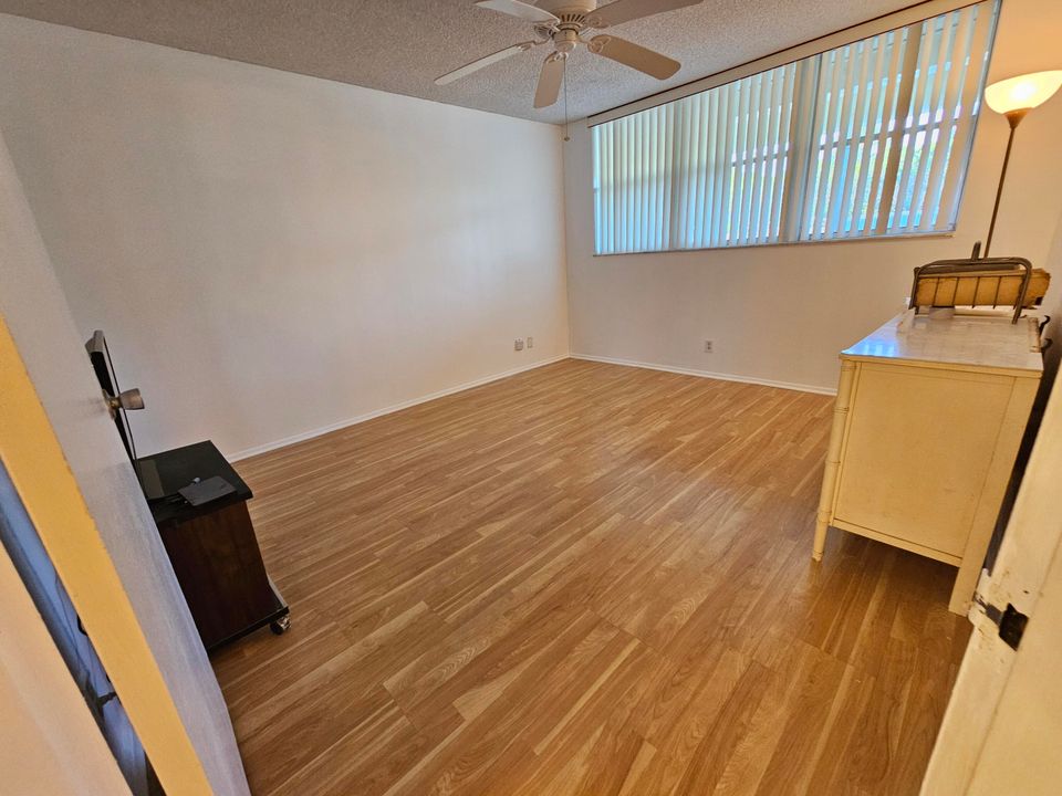 Activo con contrato: $242,500 (2 camas, 2 baños, 928 Pies cuadrados)