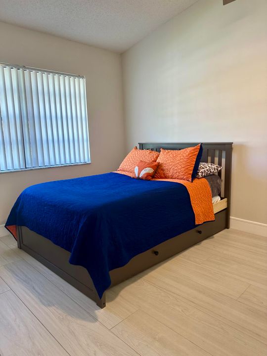 For Rent: $3,500 (3 beds, 2 baths, 1698 Square Feet)