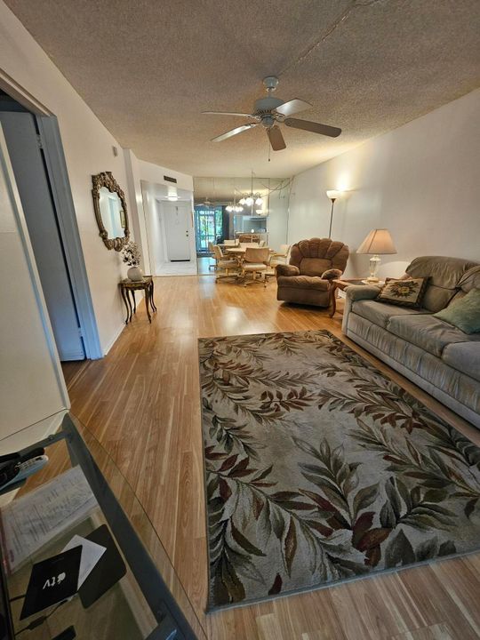 Activo con contrato: $242,500 (2 camas, 2 baños, 928 Pies cuadrados)