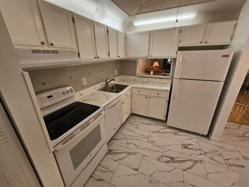 Activo con contrato: $242,500 (2 camas, 2 baños, 928 Pies cuadrados)