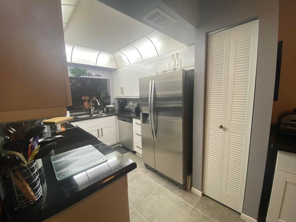 For Sale: $195,000 (2 beds, 2 baths, 1360 Square Feet)