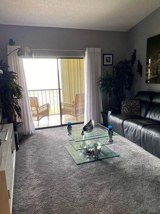 For Sale: $195,000 (2 beds, 2 baths, 1360 Square Feet)