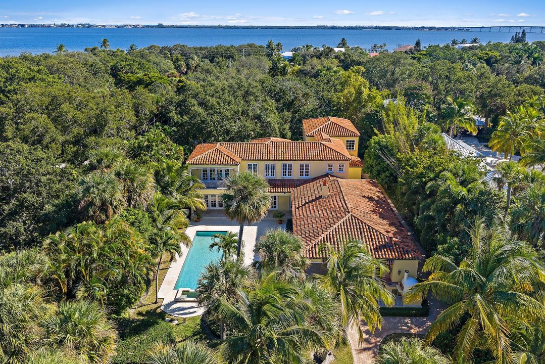 Active With Contract: $5,350,000 (3 beds, 4 baths, 5157 Square Feet)