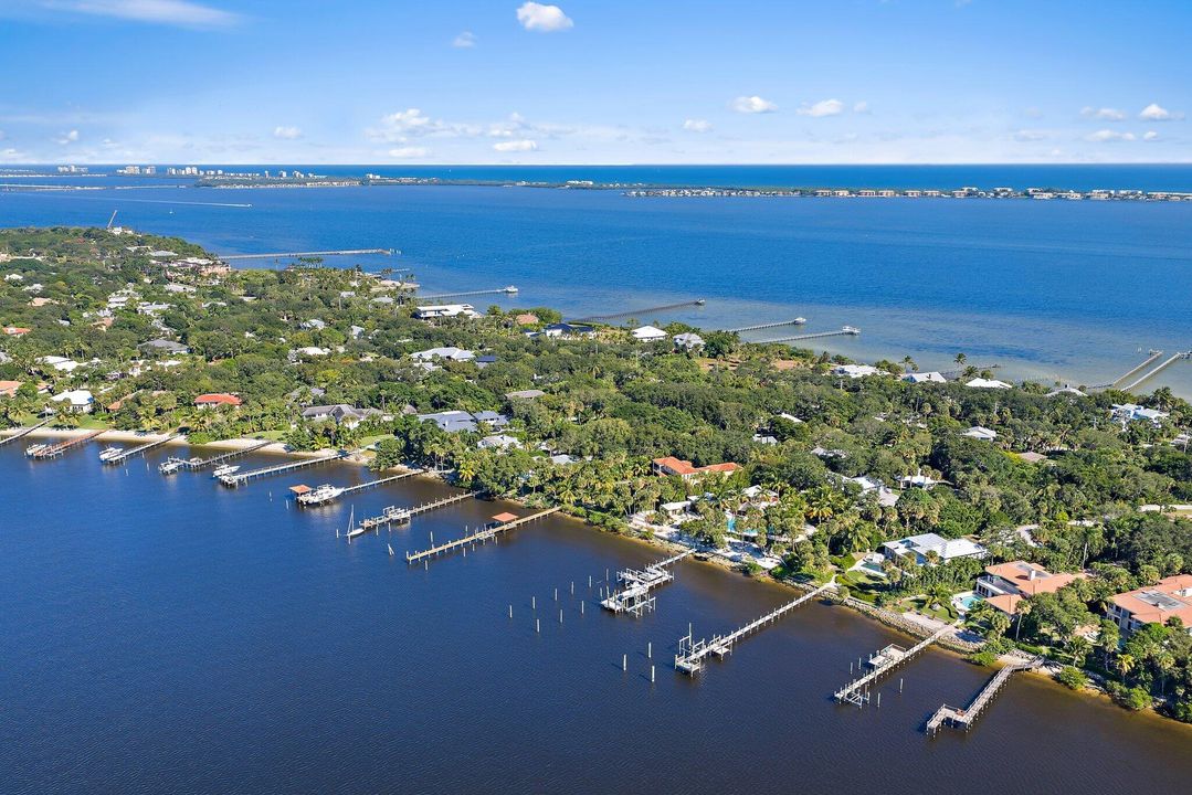 Active With Contract: $5,350,000 (3 beds, 4 baths, 5157 Square Feet)