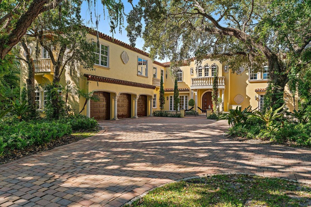 Active With Contract: $5,350,000 (3 beds, 4 baths, 5157 Square Feet)