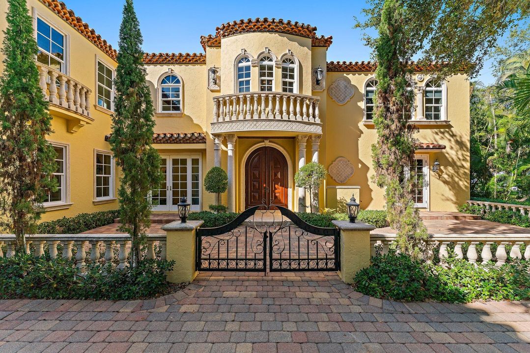 Active With Contract: $5,350,000 (3 beds, 4 baths, 5157 Square Feet)