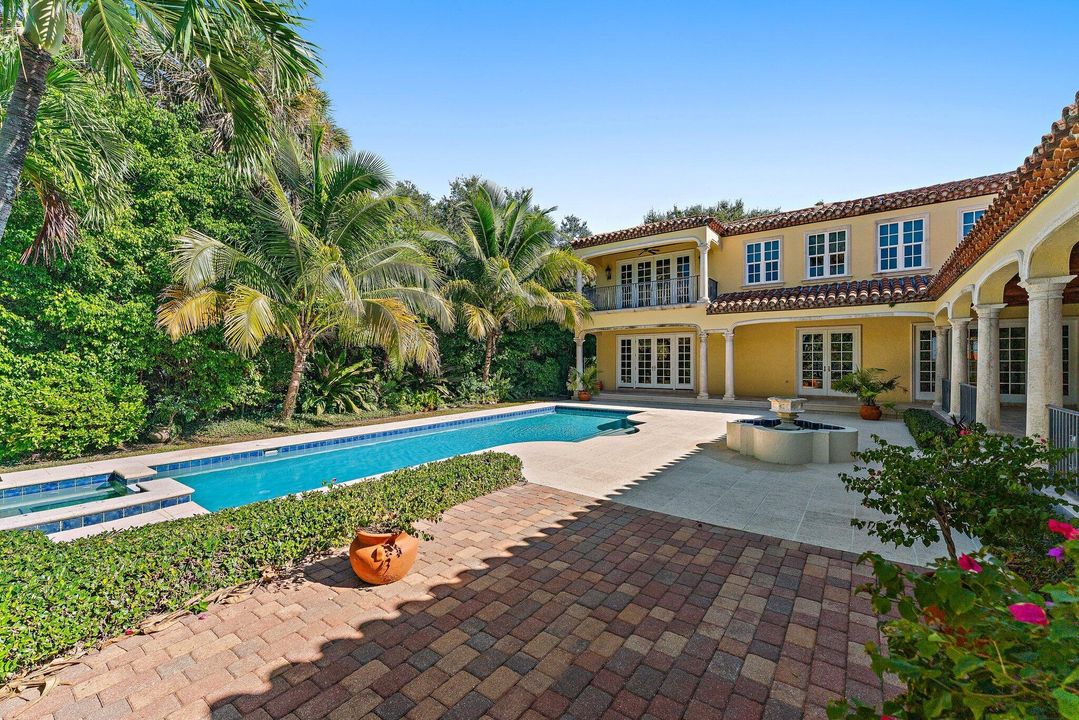 Active With Contract: $5,350,000 (3 beds, 4 baths, 5157 Square Feet)