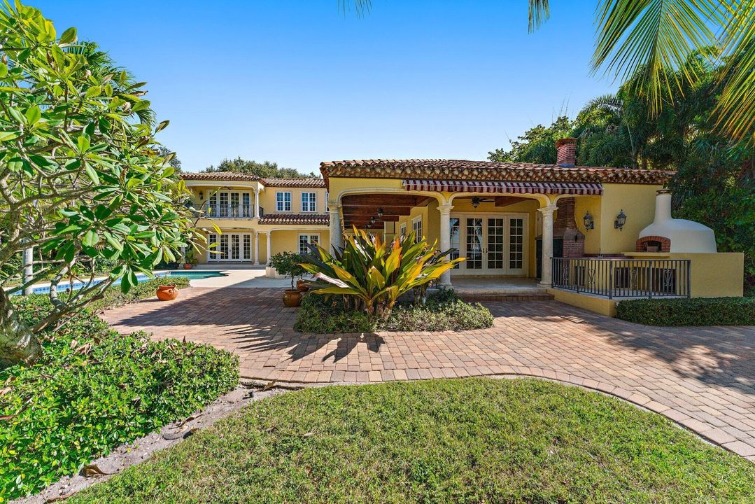 Active With Contract: $5,350,000 (3 beds, 4 baths, 5157 Square Feet)