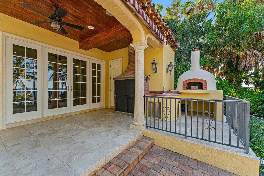 Active With Contract: $5,350,000 (3 beds, 4 baths, 5157 Square Feet)