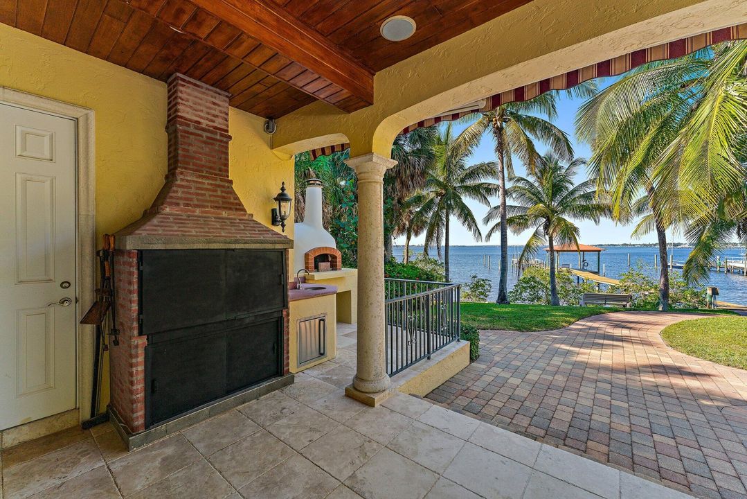 Active With Contract: $5,350,000 (3 beds, 4 baths, 5157 Square Feet)