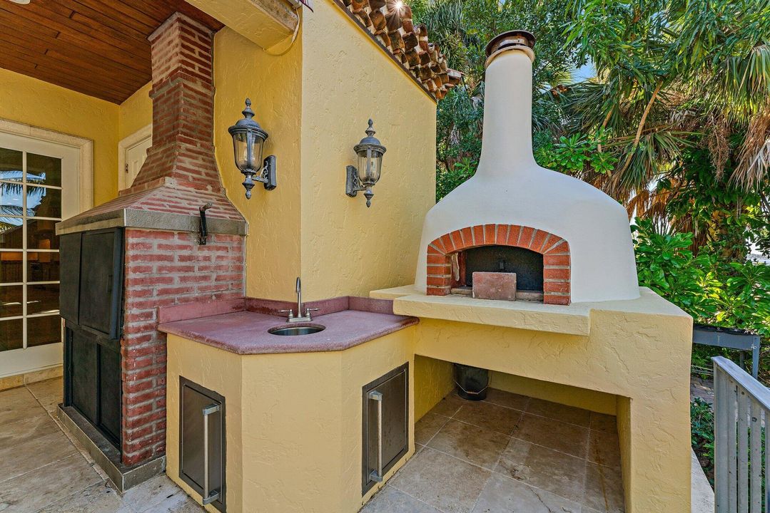 Active With Contract: $5,350,000 (3 beds, 4 baths, 5157 Square Feet)