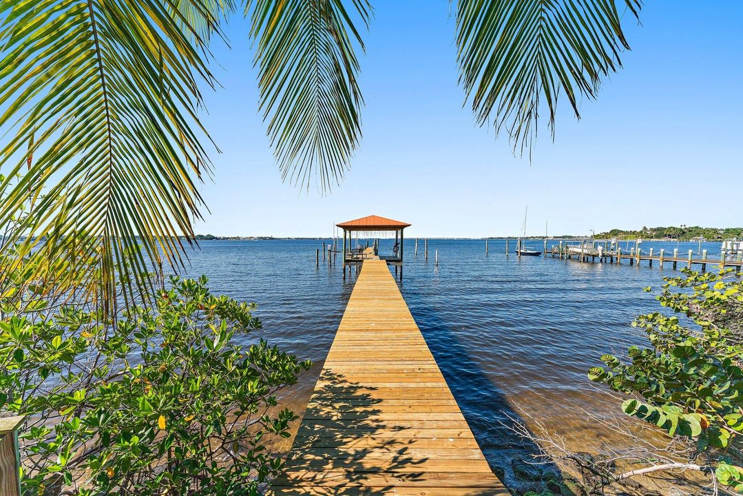 Active With Contract: $5,350,000 (3 beds, 4 baths, 5157 Square Feet)