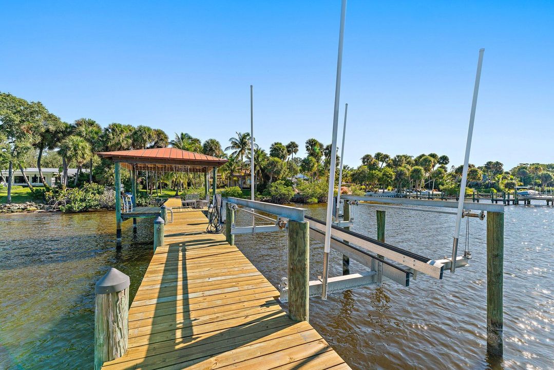 Active With Contract: $5,350,000 (3 beds, 4 baths, 5157 Square Feet)