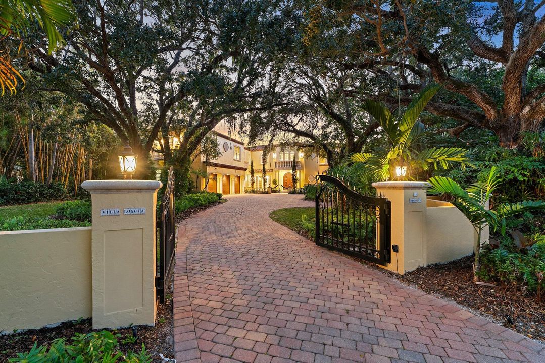 Active With Contract: $5,350,000 (3 beds, 4 baths, 5157 Square Feet)