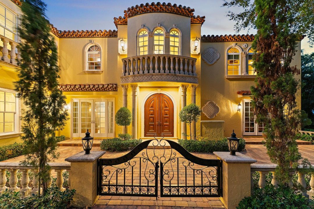 Active With Contract: $5,350,000 (3 beds, 4 baths, 5157 Square Feet)