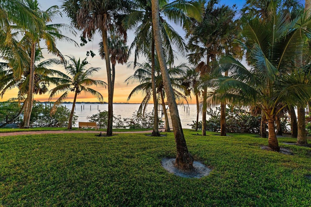 Active With Contract: $5,350,000 (3 beds, 4 baths, 5157 Square Feet)