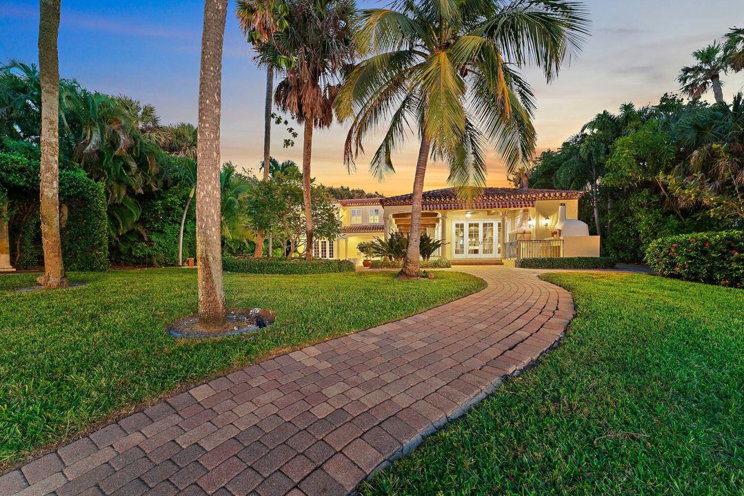 Active With Contract: $5,350,000 (3 beds, 4 baths, 5157 Square Feet)