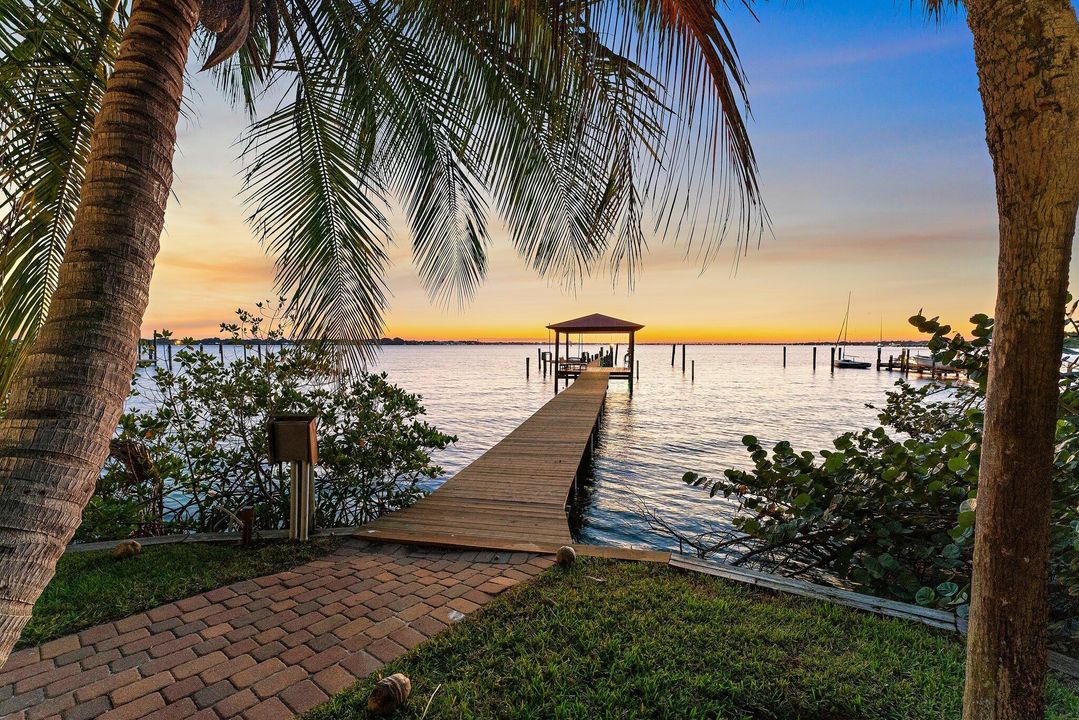 Active With Contract: $5,350,000 (3 beds, 4 baths, 5157 Square Feet)