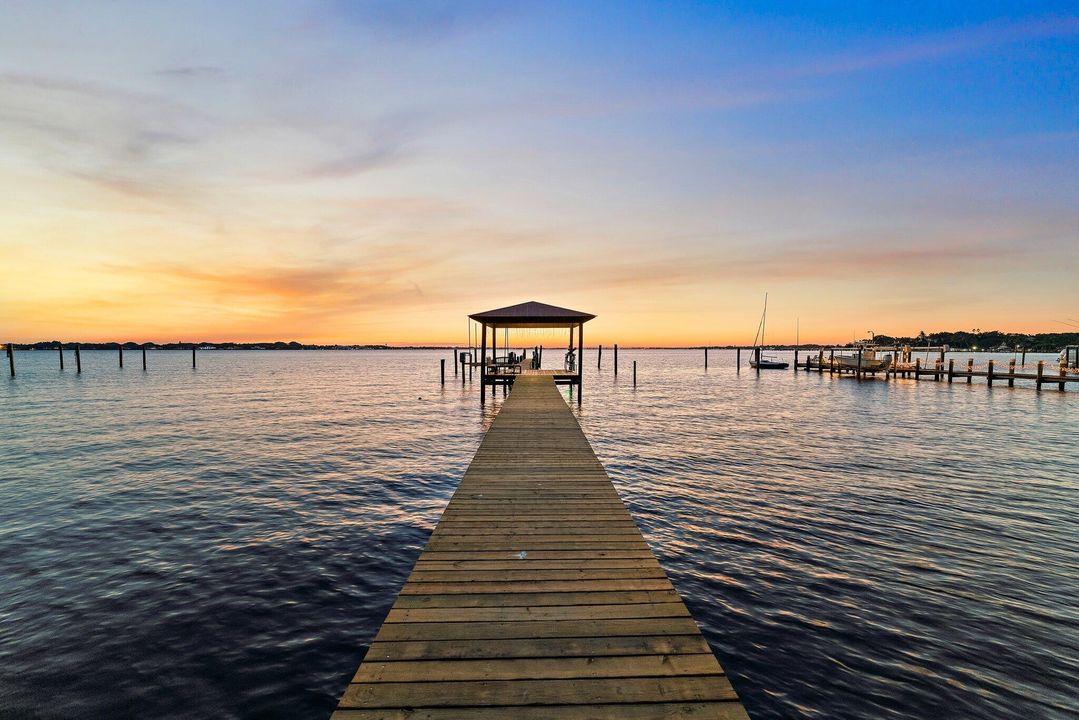 Active With Contract: $5,350,000 (3 beds, 4 baths, 5157 Square Feet)