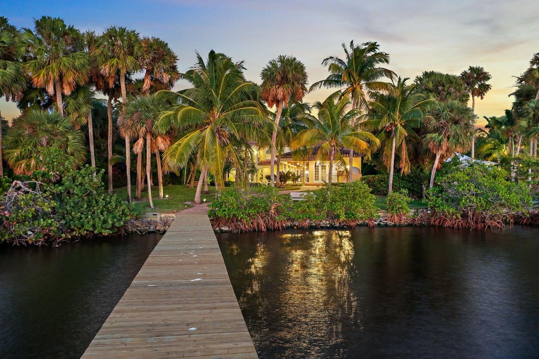 Active With Contract: $5,350,000 (3 beds, 4 baths, 5157 Square Feet)