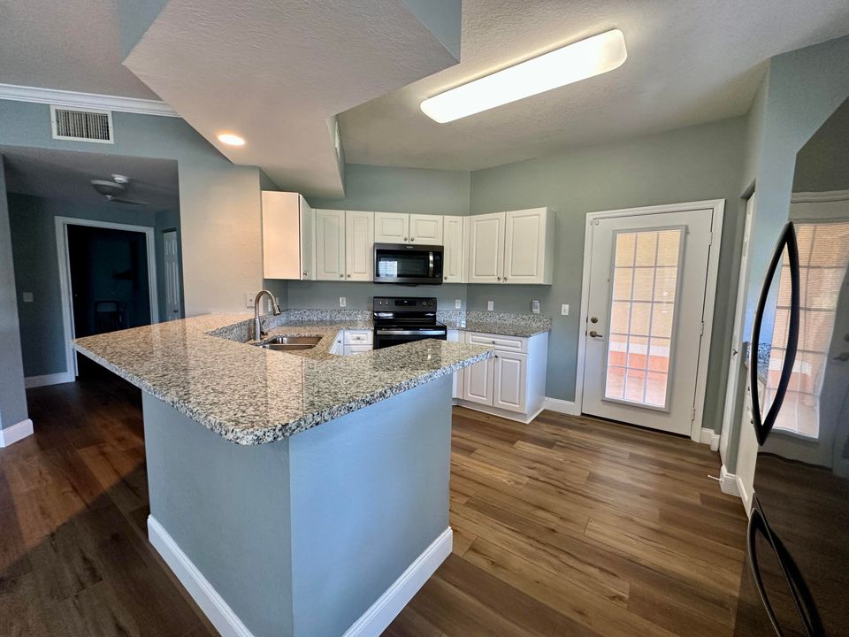 For Sale: $215,000 (2 beds, 2 baths, 1180 Square Feet)