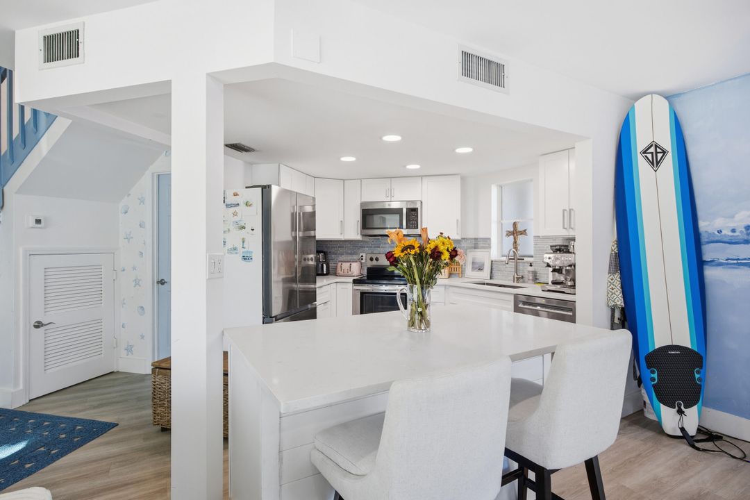 待售: $550,000 (2 贝兹, 2 浴室, 1250 平方英尺)