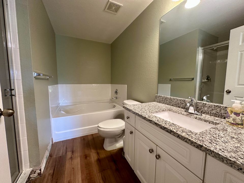 For Sale: $215,000 (2 beds, 2 baths, 1180 Square Feet)