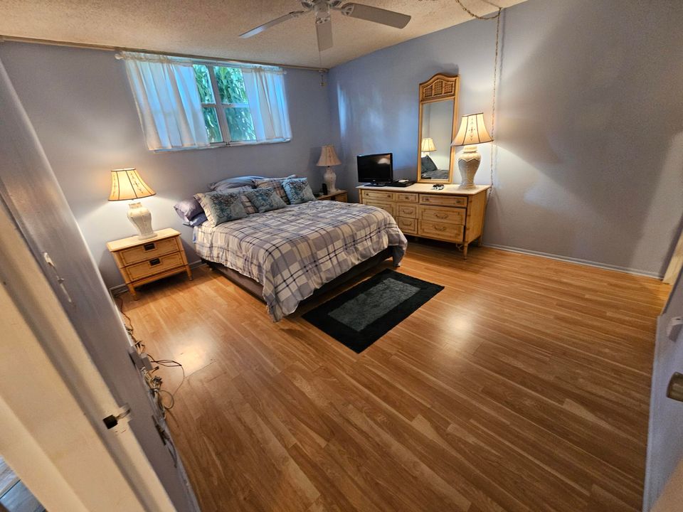 Activo con contrato: $242,500 (2 camas, 2 baños, 928 Pies cuadrados)