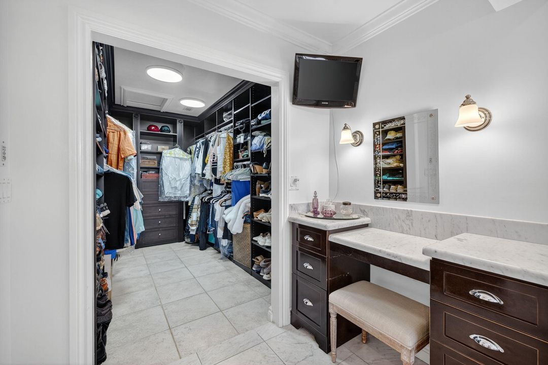 For Sale: $2,850,000 (3 beds, 2 baths, 2653 Square Feet)