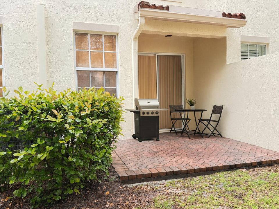 Active With Contract: $3,100 (3 beds, 2 baths, 1674 Square Feet)