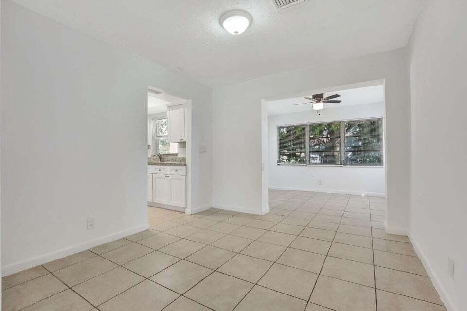 出租: $2,450 (3 贝兹, 2 浴室, 1248 平方英尺)